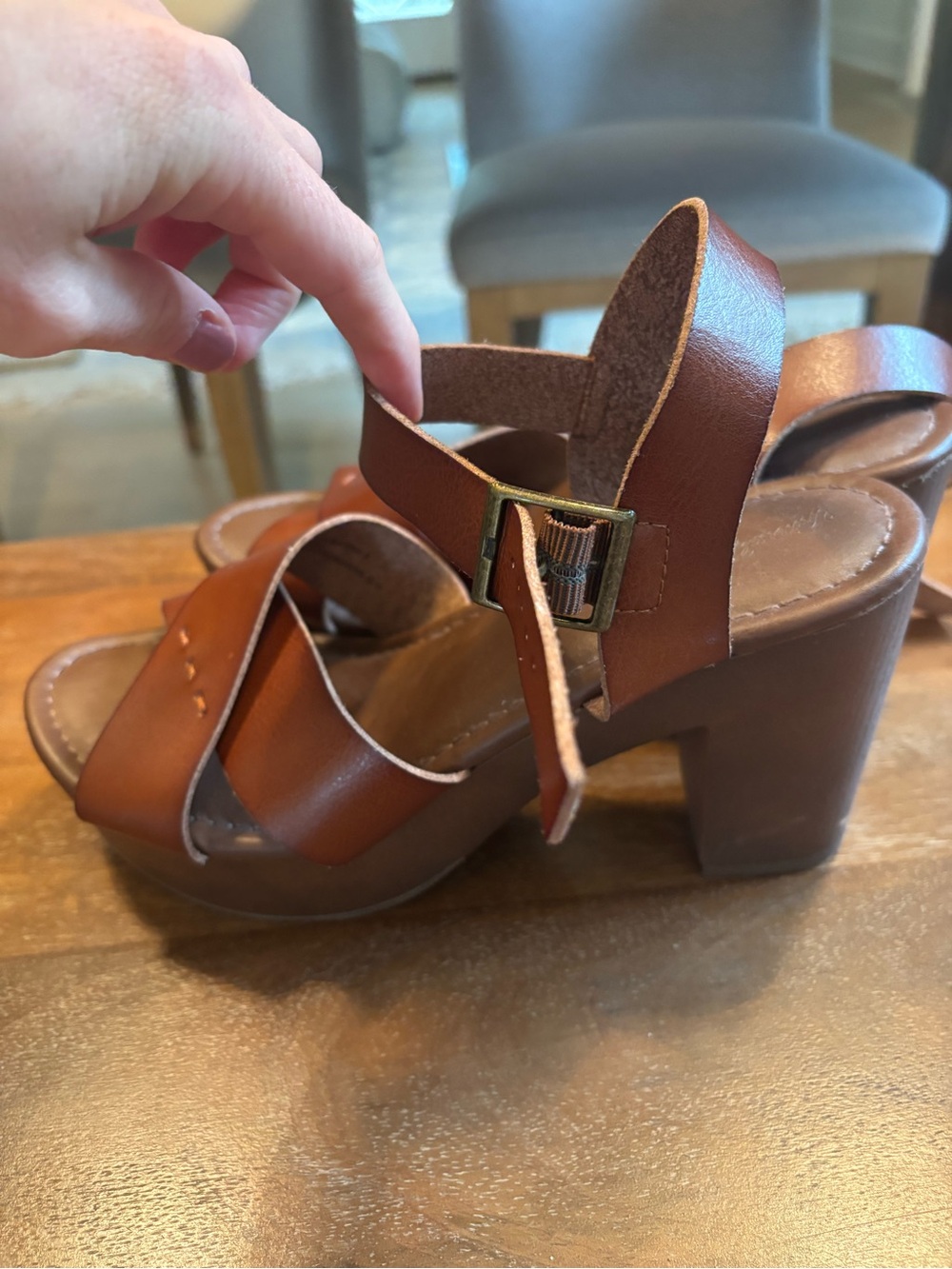 Universal Thread Tan Brown Platform Block Heel Sandal
